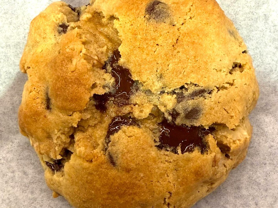 Aura Cookie — a thick golden cookie loaded with dark chocolate chunks and walnuts